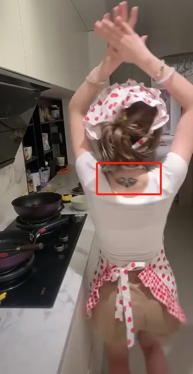 主播美食教学又“擦边”？被超管提示：含有低俗诱惑类内容，周淑怡直接“竖手指”回怼_主播美食教学又“擦边”？被超管提示：含有低俗诱惑类内容，周淑怡直接“竖手指”回怼_