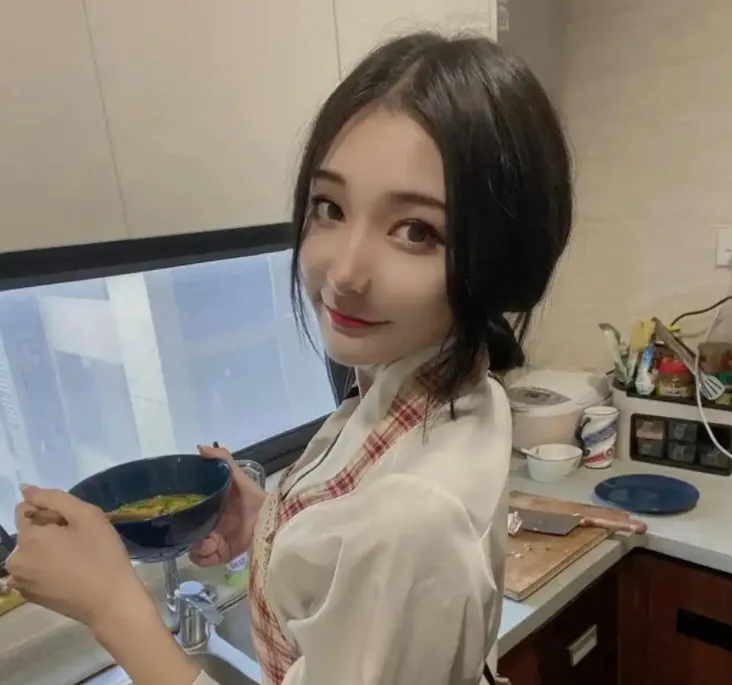 女主播又玩新花样，穿女仆装健身，边举重边叫被网友吐槽_女主播又玩新花样，穿女仆装健身，边举重边叫被网友吐槽_
