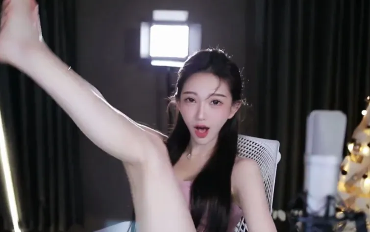 _南妹儿突然停播数日，回归后展示脚上伤痕，直言不是偷懒不直播_南妹儿突然停播数日，回归后展示脚上伤痕，直言不是偷懒不直播