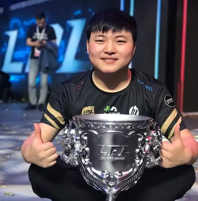 Uzi入选名人堂引热议！无冠却当选，他凭什么？