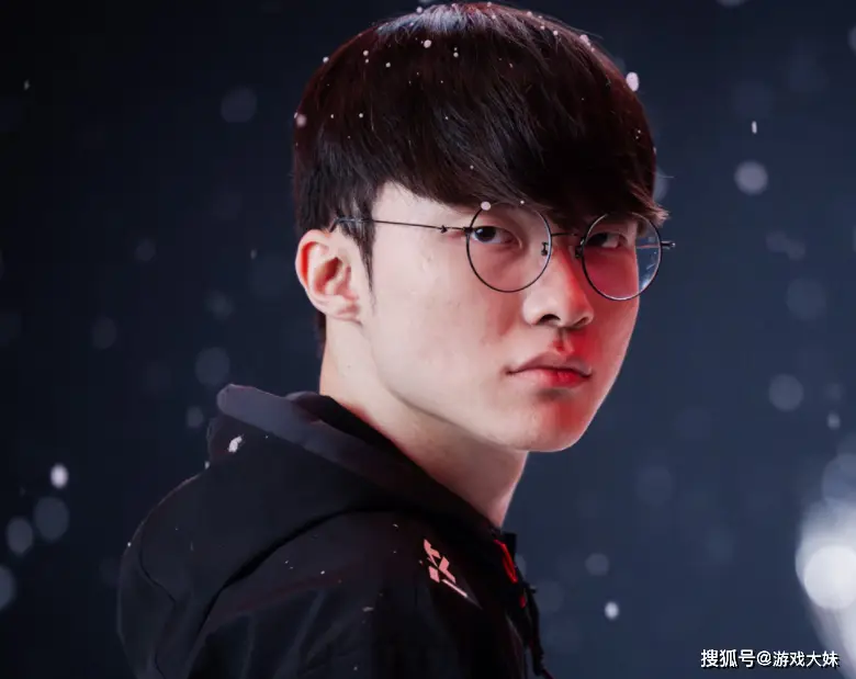 Faker参加访谈回应憋笑表情包！真的是看不起LPL？
