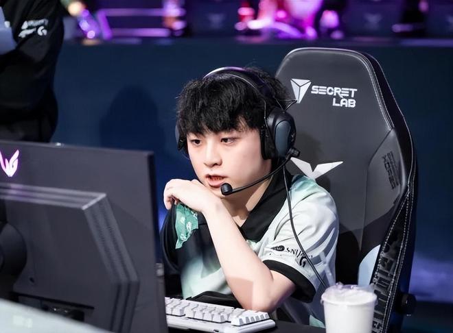 DK 2:1 战胜 HLE ？啃小中单许哥竟成关键