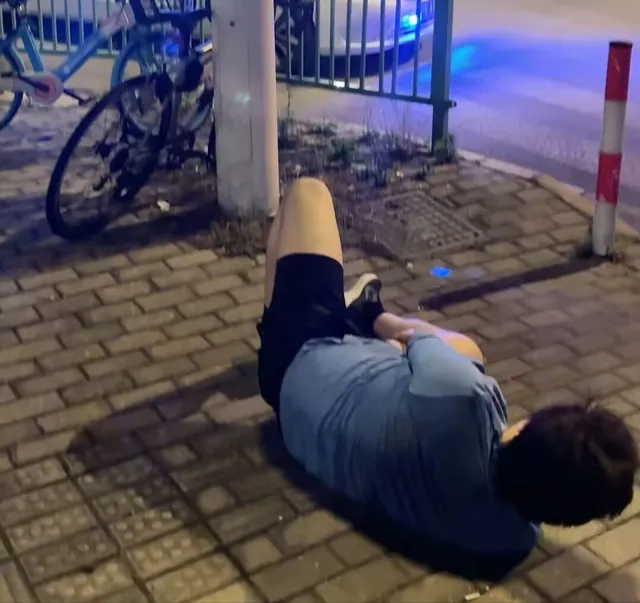 前TES奶油沦为替补引热议！世界冠军被全华班斩杀，姿态出事住院_前TES奶油沦为替补引热议！世界冠军被全华班斩杀，姿态出事住院_