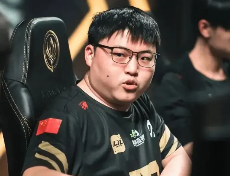 Uzi名人堂皮肤竟是洗澡狗？背后黑历史引粉丝炸锅