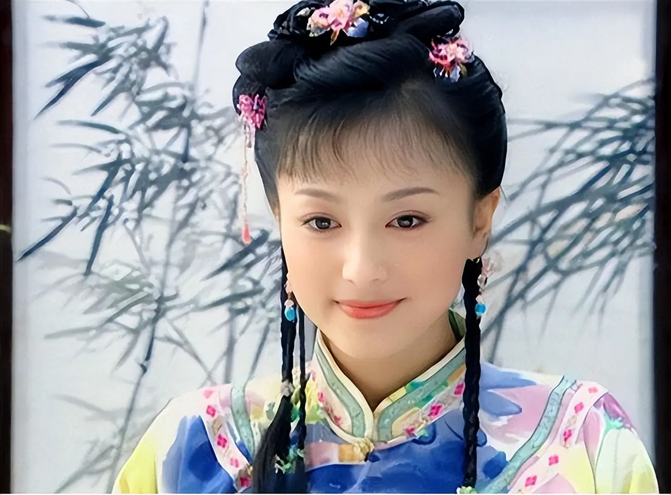小燕子一开始接近永琪的目的__小燕子和孩子离开永琪小说
