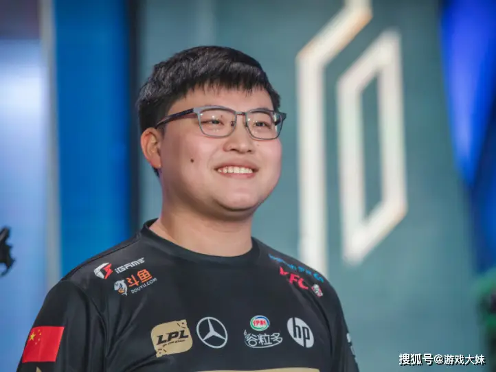 Uzi名人堂VN皮肤上线，LWX无辜被嘲？当年冠军皮肤引争议