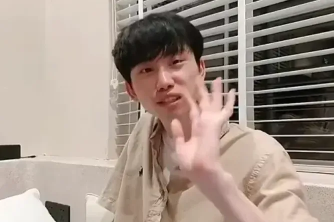 老头打王者图片_老头子打游戏_