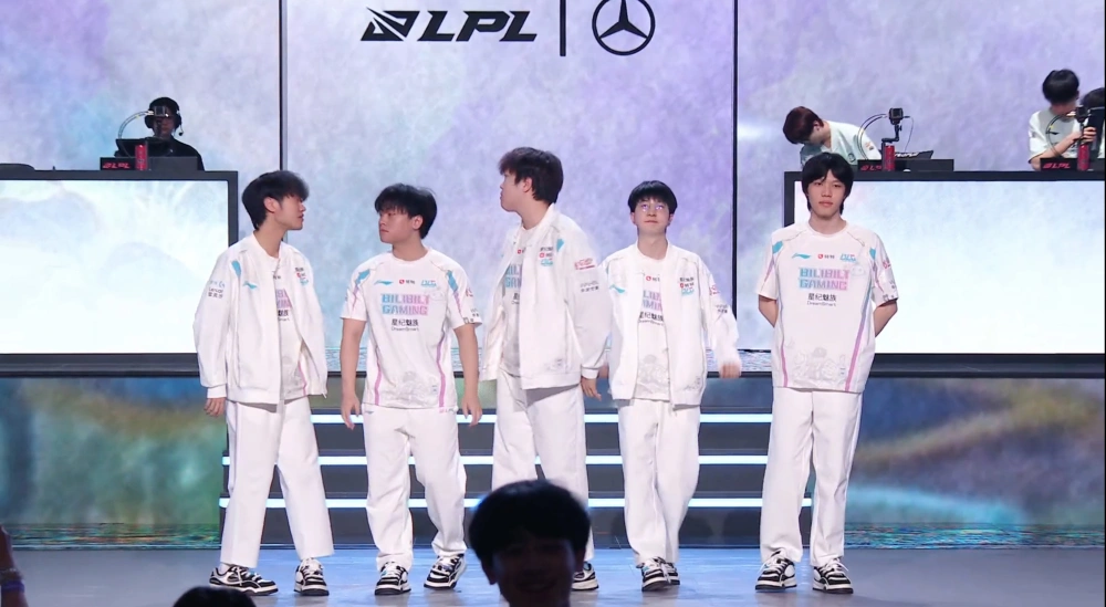 BLG横扫IG晋级胜者组下一轮：全方位差距太明显，完全被打懵了！_BLG横扫IG晋级胜者组下一轮：全方位差距太明显，完全被打懵了！_