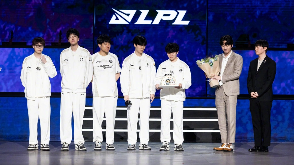_LPL全神班沦为笑柄！辅助研发019，5个人4个菜，上单赛后一脸无奈_LPL全神班沦为笑柄！辅助研发019，5个人4个菜，上单赛后一脸无奈