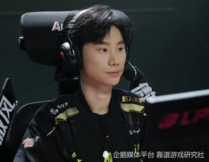 LOL：Uzi名人堂皮肤碰瓷LWX，Doinb宣布退出电竞圈，以后不打比赛了_LOL：Uzi名人堂皮肤碰瓷LWX，Doinb宣布退出电竞圈，以后不打比赛了_