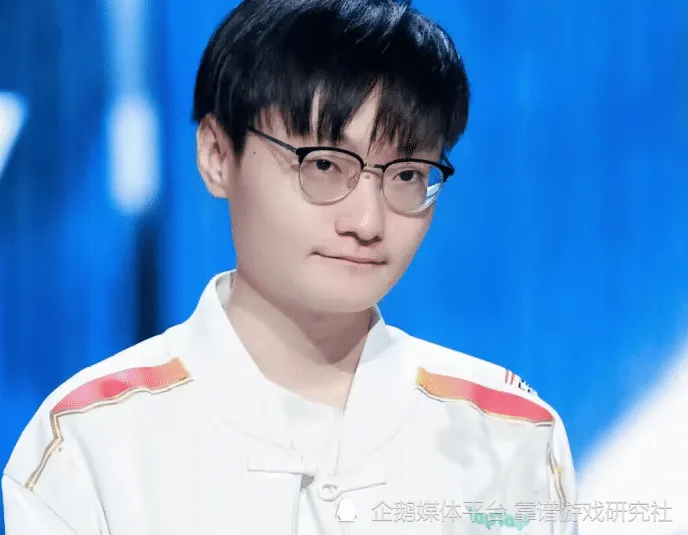 柿子还挑软的捏前一句__当软柿子捏没脾气软弱不强硬