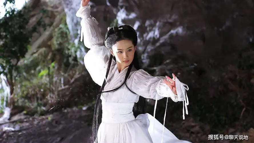 清冷小龙女身世成谜？古墓绝学竟掀起江湖惊涛骇浪