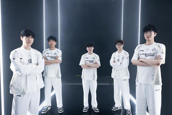 IG 3-2 击败 FPX 晋级！海外网友热议背后藏着啥秘密？