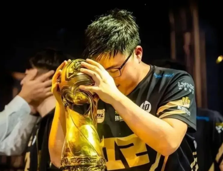 faker之后，又一位顶级选手发视频祝贺Uzi入选名人堂，黑粉还有话说？__faker之后，又一位顶级选手发视频祝贺Uzi入选名人堂，黑粉还有话说？
