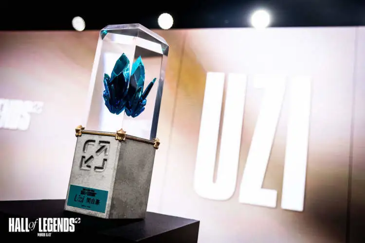 一年铸就传奇！Uzi荣膺英雄联盟名人堂第二位成员，他究竟有多强？