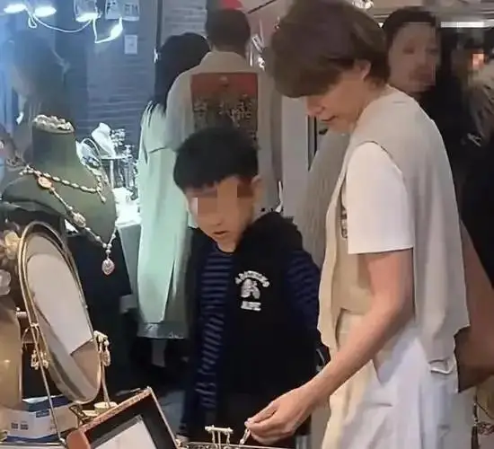 儿子诗歌朗诵后的说说__儿子朗诵比赛鼓励的话