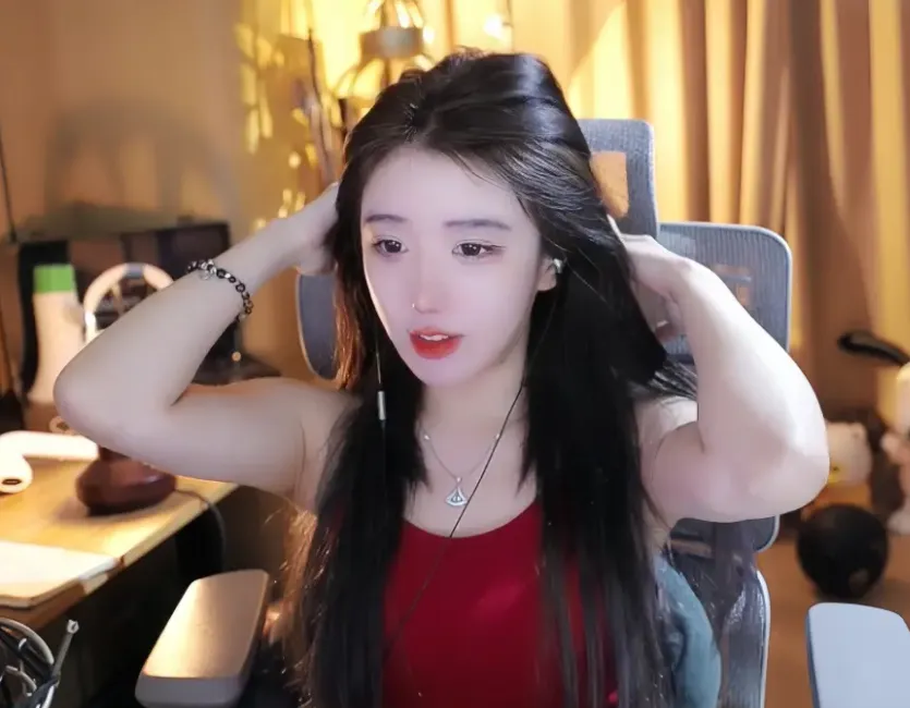 曾是斗鱼顶流的呆妹儿转战某音却屡次碰壁？热度暴跌原因惊人
