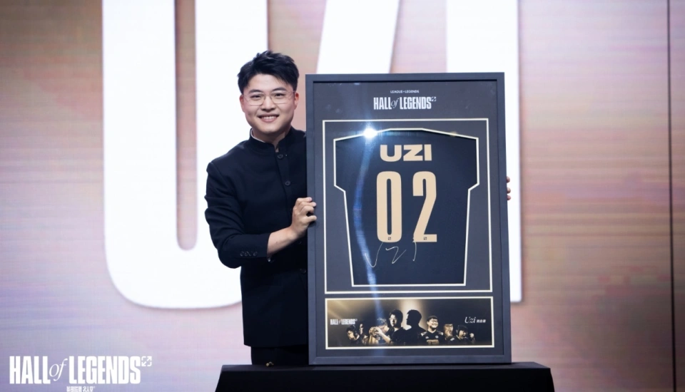 Uzi名人堂造型火了，身着中山装，代表中国选手，玩家迎来狂欢日_Uzi名人堂造型火了，身着中山装，代表中国选手，玩家迎来狂欢日_