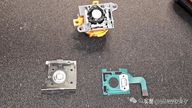 还是得等OLED版？博主锐评Switch2屏幕一般、摇杆结构与初代相仿_还是得等OLED版？博主锐评Switch2屏幕一般、摇杆结构与初代相仿_