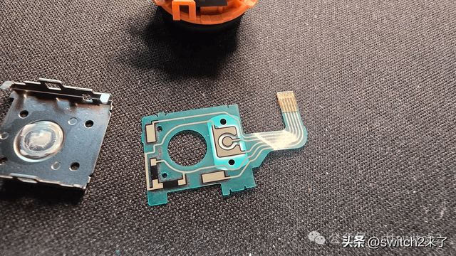 还是得等OLED版？博主锐评Switch2屏幕一般、摇杆结构与初代相仿__还是得等OLED版？博主锐评Switch2屏幕一般、摇杆结构与初代相仿