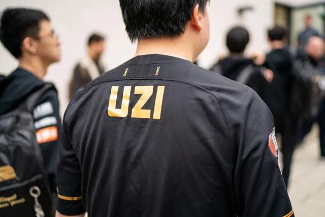 Uzi名人堂入选牌面拉满！获LOL第一人同等待遇，成就LPL无人可比__Uzi名人堂入选牌面拉满！获LOL第一人同等待遇，成就LPL无人可比