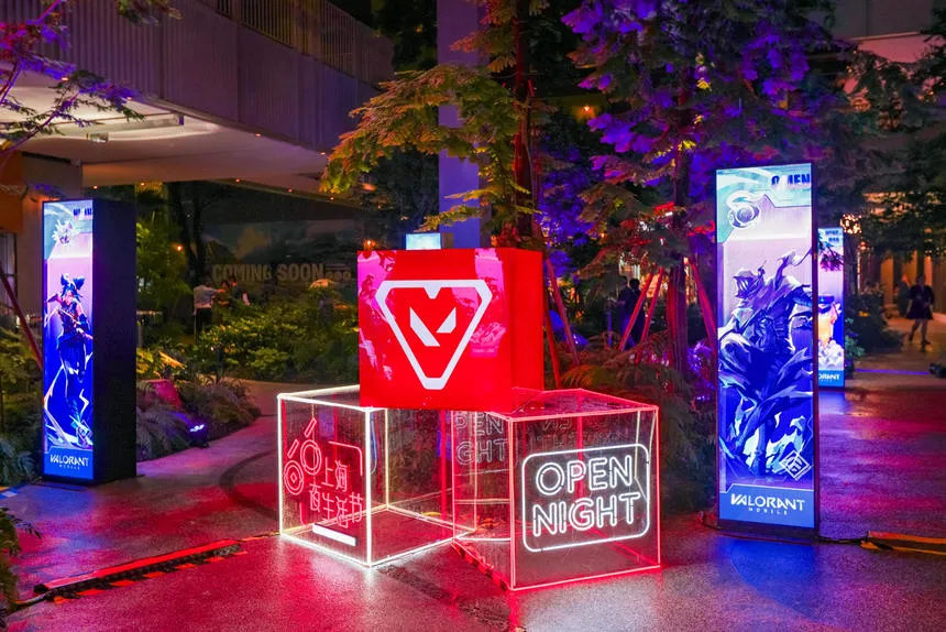 2025上海夜生活节启幕，《无畏契约手游》现场营造未来竞技空间_2025上海夜生活节启幕，《无畏契约手游》现场营造未来竞技空间_