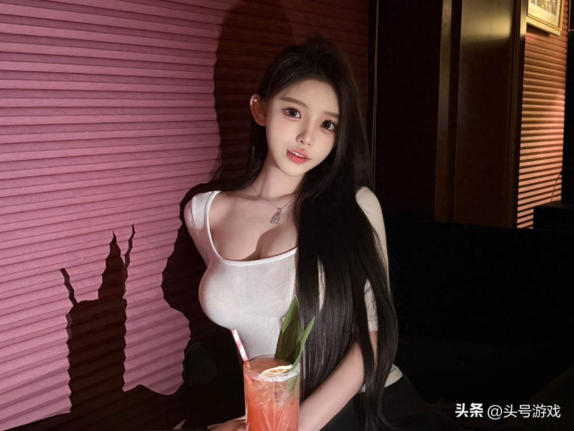 直播行业大揭秘！女主播小悦光为何人气下滑遭嘲讽？