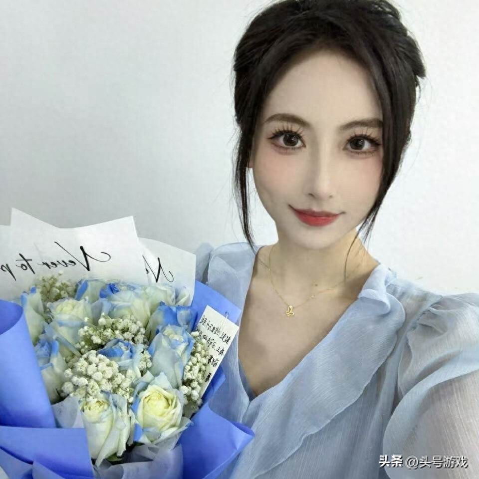 LPL女解说鼓鼓直播内容引热议？究竟咋回事