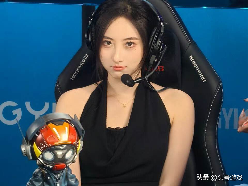 LPL女解说鼓鼓连麦男主播，称自己本科学历，却被对方小学题难住_LPL女解说鼓鼓连麦男主播，称自己本科学历，却被对方小学题难住_