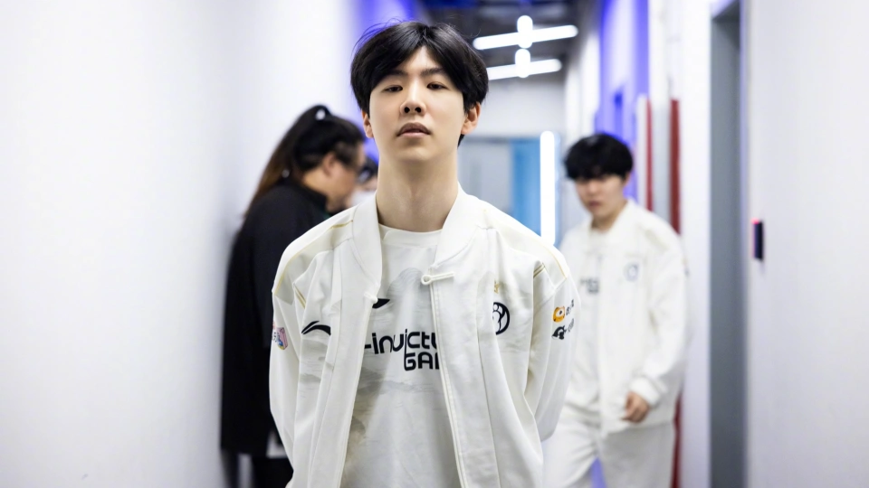 G2爆冷翻车LEC新王登基！Bin复刻369剑姬：对位奎桑提砍下MVP__奎因桑德兰