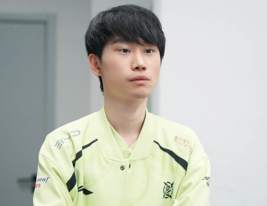 知名选手Doinb景区直播模仿猴王动作被抓伤！咋回事？