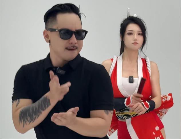 夏夏cos不知火舞毫无保留，连摄影老师都没坚持住__夏夏cos不知火舞毫无保留，连摄影老师都没坚持住