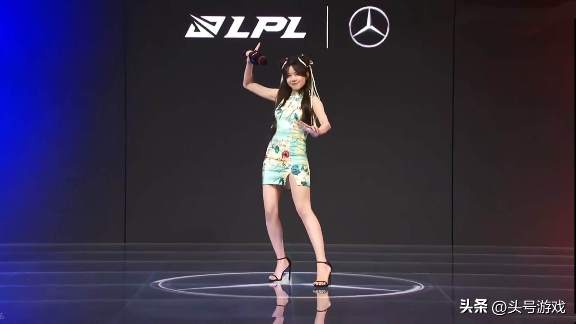 _骆奈奈什么意思_骆歆肩带滑落原图