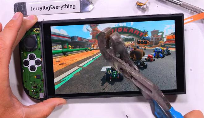 海外UP主测试Switch 2的耐用度，结论是：几乎坚不可摧_海外UP主测试Switch 2的耐用度，结论是：几乎坚不可摧_