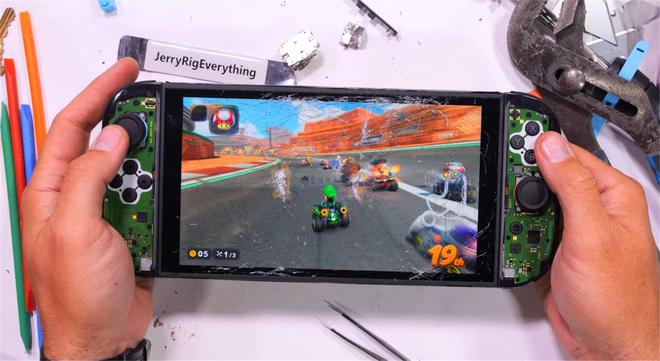 _海外UP主测试Switch 2的耐用度，结论是：几乎坚不可摧_海外UP主测试Switch 2的耐用度，结论是：几乎坚不可摧