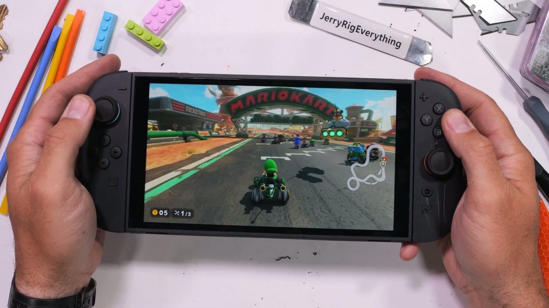 任天堂Switch 2屏幕竟如此坚硬？砸50次仍能使用！这是真的吗？