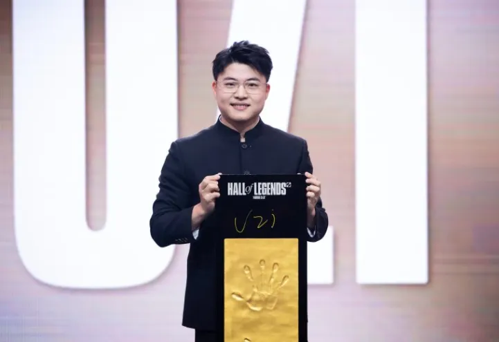_Viper将头像换成Uzi名人堂皮肤，采访时美言不断，直言是华丽风格的代表_Viper将头像换成Uzi名人堂皮肤，采访时美言不断，直言是华丽风格的代表