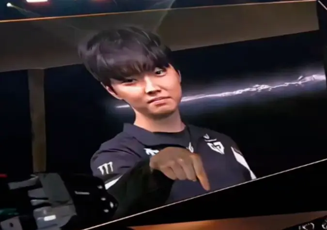_多兰zeus互换人生！T1零封HLE晋级MSI，Zeka当场被打哭了？_多兰zeus互换人生！T1零封HLE晋级MSI，Zeka当场被打哭了？