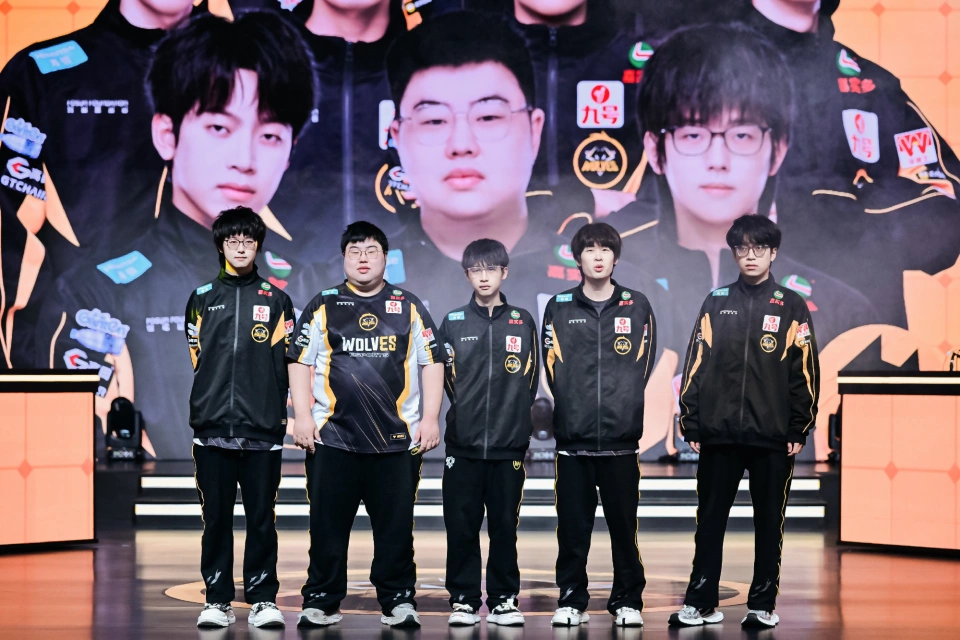 林丹赛季首胜_锁定季后赛_