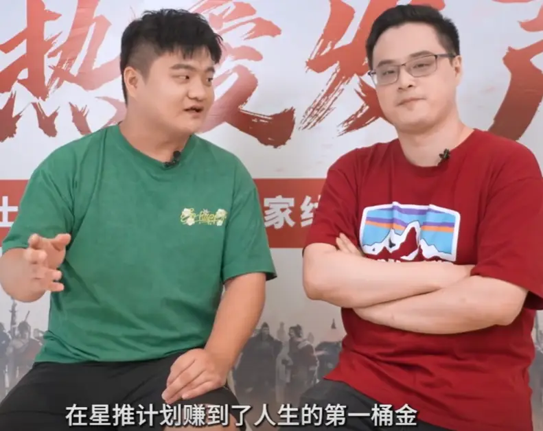 _青春服也成了大学生暑期“打工”小妙招？率土这招太狠了！_青春服也成了大学生暑期“打工”小妙招？率土这招太狠了！