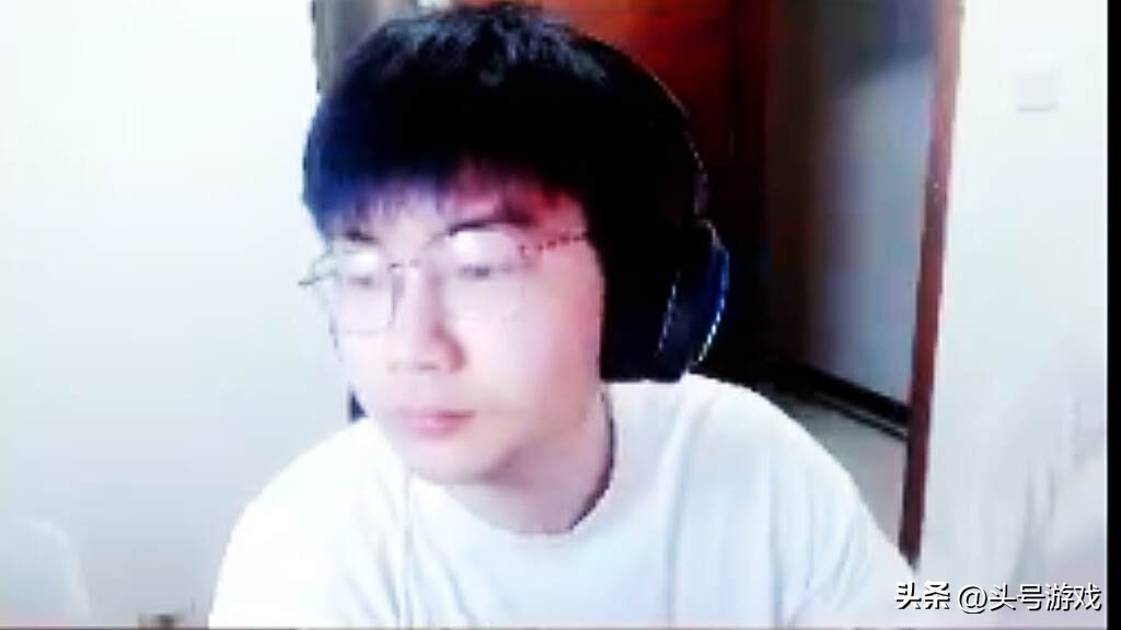 男主播谈恋爱__女主播上台疯狂闹分手