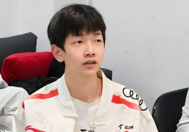 香克斯否认自己是LPL第一中单，EDG老岳爆料管理层看不上香克斯没要_香克斯否认自己是LPL第一中单，EDG老岳爆料管理层看不上香克斯没要_