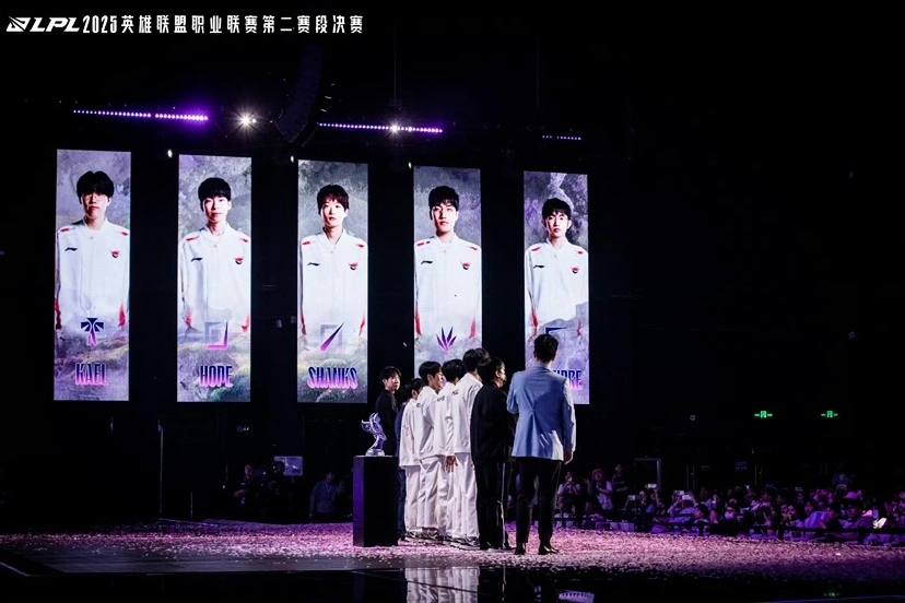 “LPL新王AL更换队标”火了，T1和AG对抗来袭，BP恶搞Faker、梦泪__“LPL新王AL更换队标”火了，T1和AG对抗来袭，BP恶搞Faker、梦泪