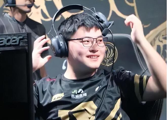 Uzi名人堂皮肤上线引好奇！下一位名人堂选手会是谁？Doinb竟这样说