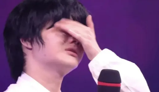 世界冠军+亚军选手，效力仅半年被无情斩杀，转会期LPL迷惑操作__世界冠军+亚军选手，效力仅半年被无情斩杀，转会期LPL迷惑操作