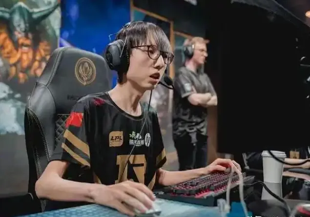 MLXG吃了没文化的亏，倒欠RNG2500万！要替RNG打一辈子工_MLXG吃了没文化的亏，倒欠RNG2500万！要替RNG打一辈子工_