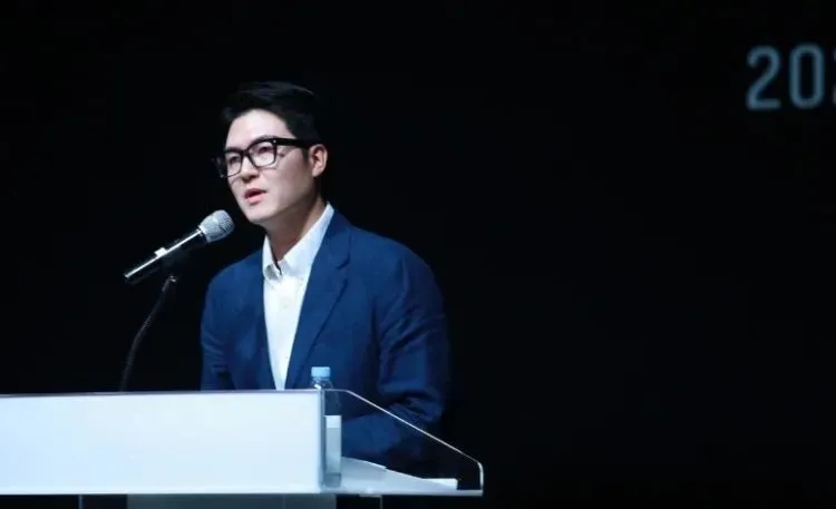 Mlxg辟谣Uzi收购RNG：不是乌兹，但不知道他们有没有合作；Zeus：亚运Ruler努力，Kanavi在我旁边很吵话又很多！_Mlxg辟谣Uzi收购RNG：不是乌兹，但不知道他们有没有合作；Zeus：亚运Ruler努力，Kanavi在我旁边很吵话又很多！_