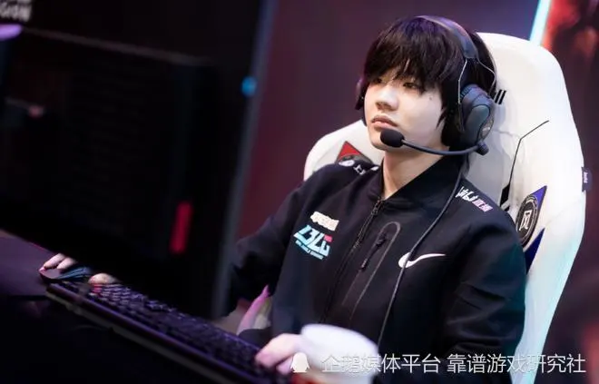 无奈心痛想哭的说说_想见不能见的无奈句子_