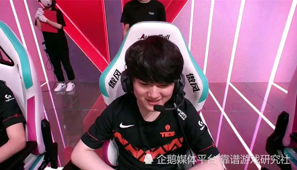 想见不能见的无奈句子_无奈心痛想哭的说说_