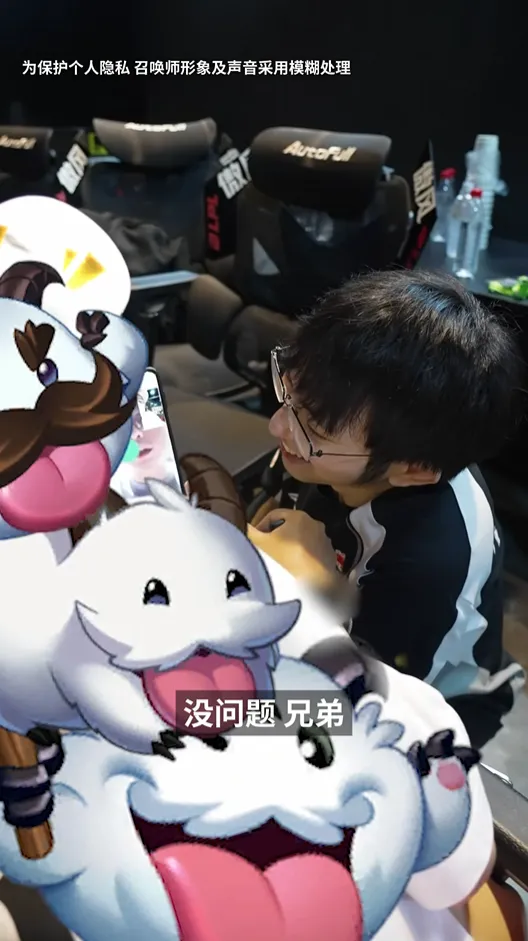 痴情女张靓颖被曝为冯轲打乳环_鹿晗被曝有心机_